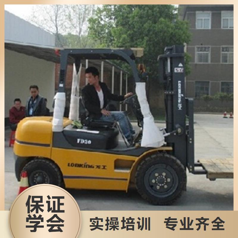 挖掘机铙机技校哪家好|虎振挖掘机职业技术学校